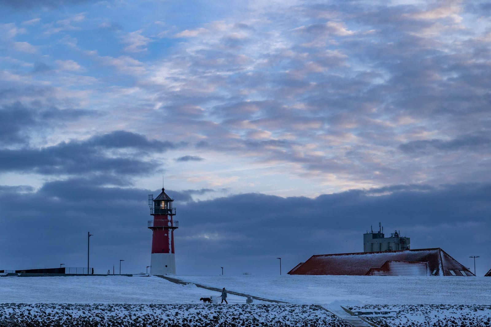 Der Büsumer Leuchtturm an einem klaren Wintertag